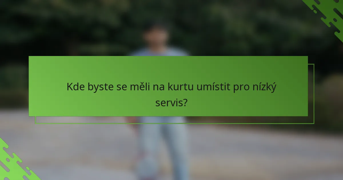 Kde byste se měli na kurtu umístit pro nízký servis?